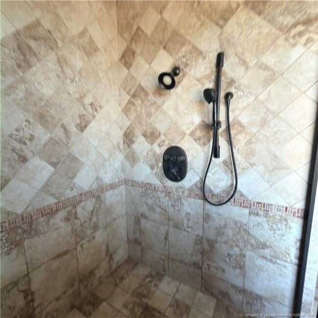 Building Photo - 3686 Linden Rd