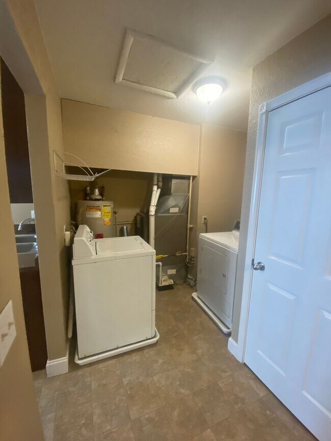 Building Photo - 3 BED | 1 BATH | SINGLE LEVEL HOME | ROBBINSDALE