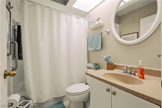 Building Photo - 408 SE 23rd Terrace