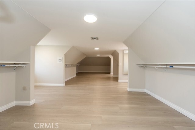 Building Photo - 2836 N Kingsgate Dr
