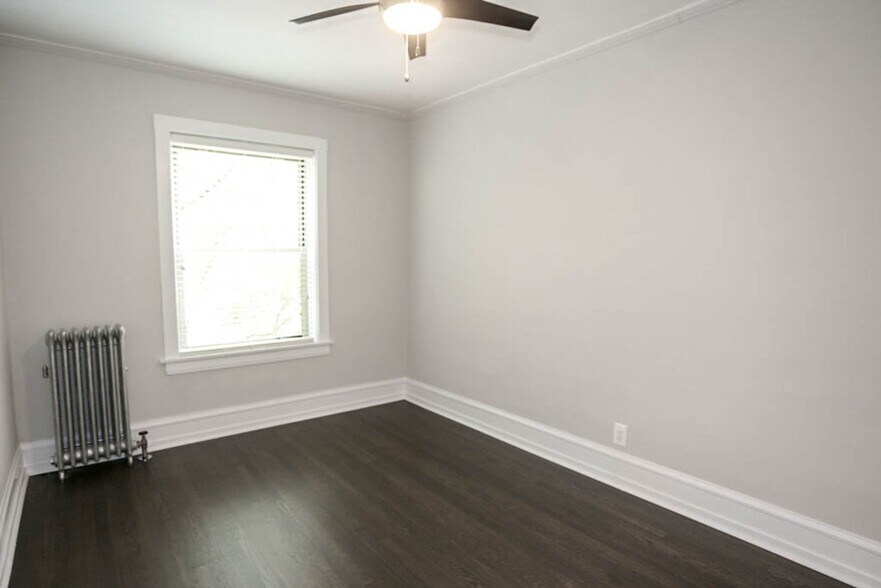 Building Photo - 1607 W Berteau Ave