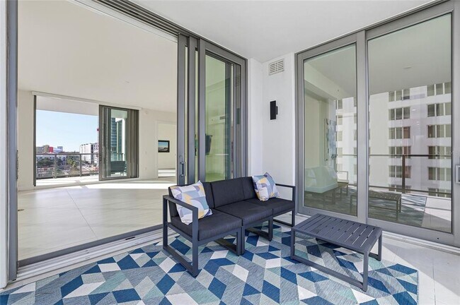 Building Photo - 301 1st St S