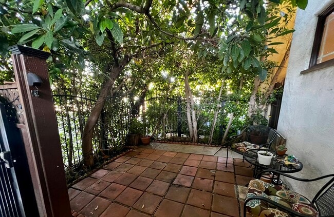 Building Photo - 934 N Ogden Dr