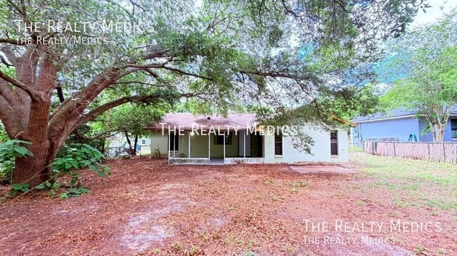 Building Photo - 104 E Osceola St