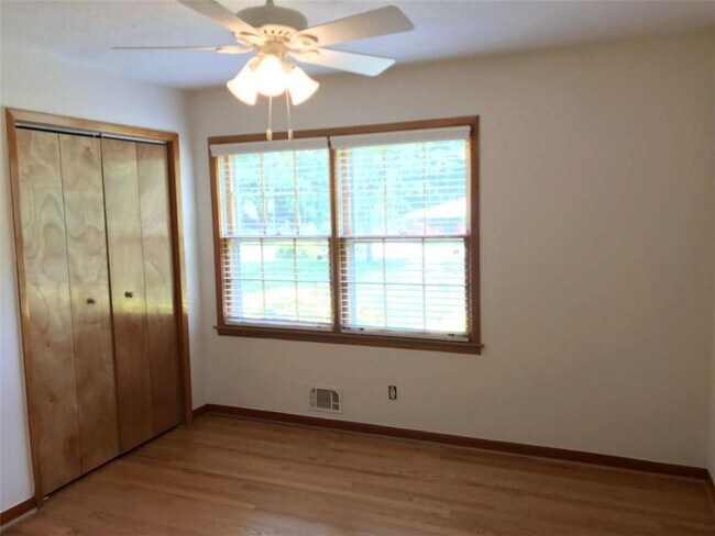 Building Photo - 1321 Mary Dale Dr SW