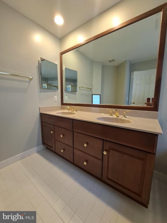 Building Photo - 7738 Heritage Woods Way