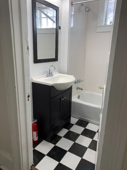 Building Photo - 7114 Freret St