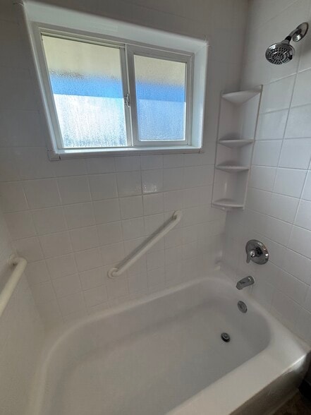 Building Photo - 1109 E 30th St