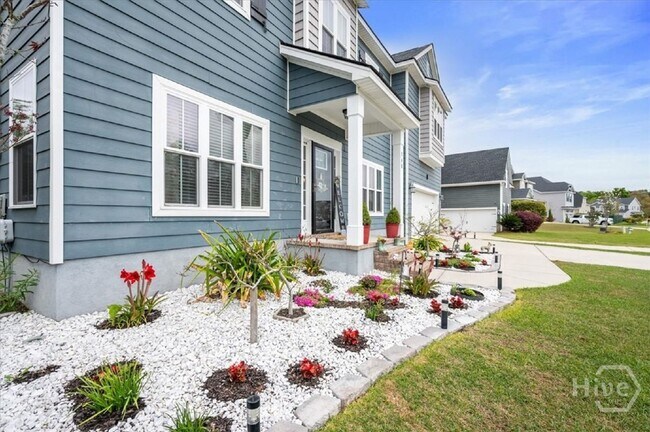 Building Photo - 360 Waverly Ln