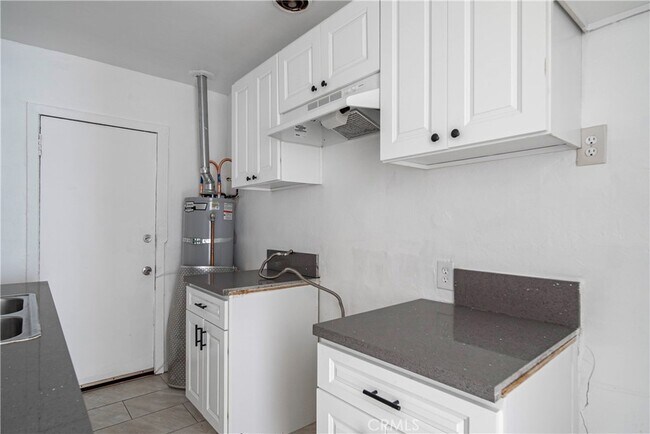 Building Photo - 1127 E 67th St