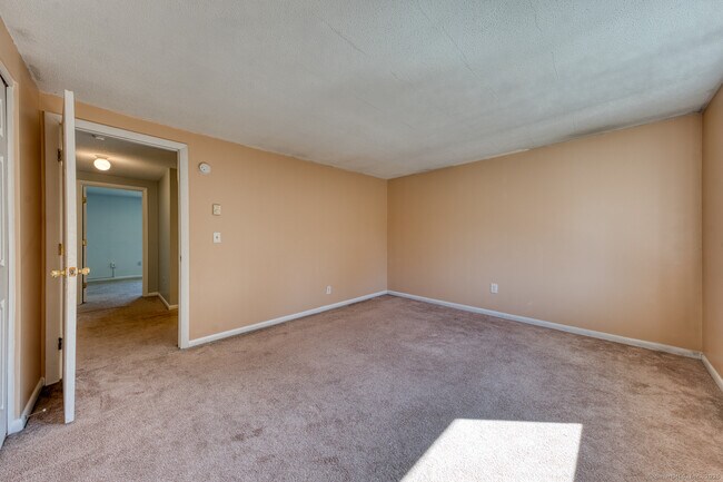 Building Photo - 12 Stone Pond Rd