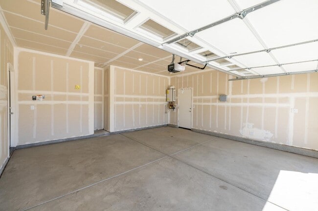 Building Photo - 2057 Skipper Cv Wy