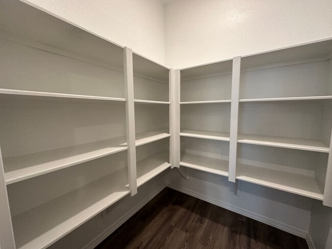 Building Photo - For Lease | 4 Bed, 2.5 Bath | 2,472 Sq Ft ...