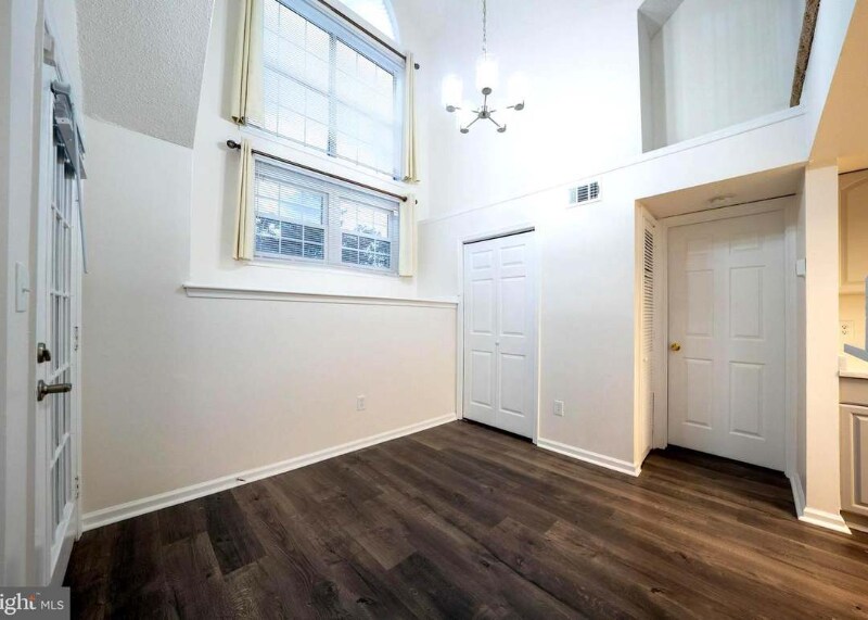 Building Photo - 14049 Vista Dr