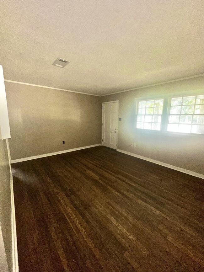 Building Photo - 106 Rosewood Cir