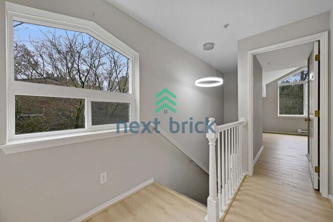 Building Photo - Charming 2-Bed Townhouse Retreat in Bothell with 2.5 Baths – Your Perfect Sanctuary Awaits!