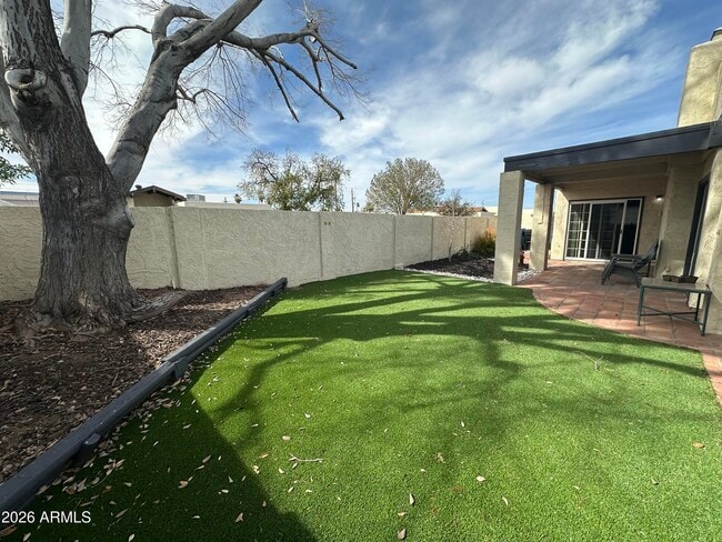 Building Photo - 3029 W Sierra St