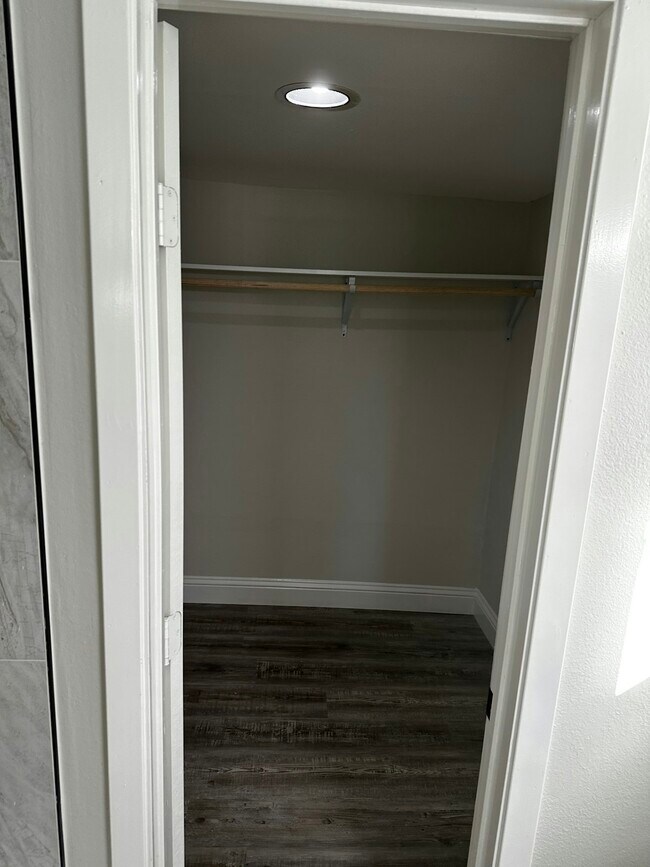 Building Photo - 209 Pendleton St