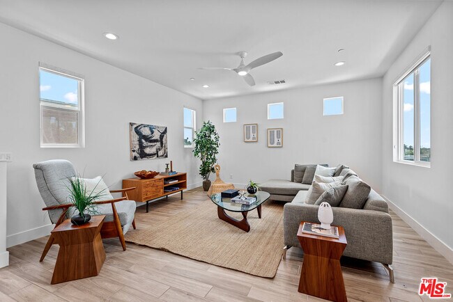 Building Photo - 670 Daniel Freeman Cir