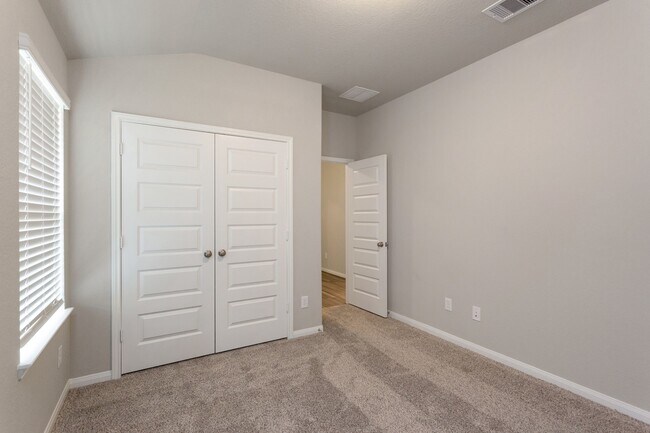 Building Photo - 6915 Lebec Dr
