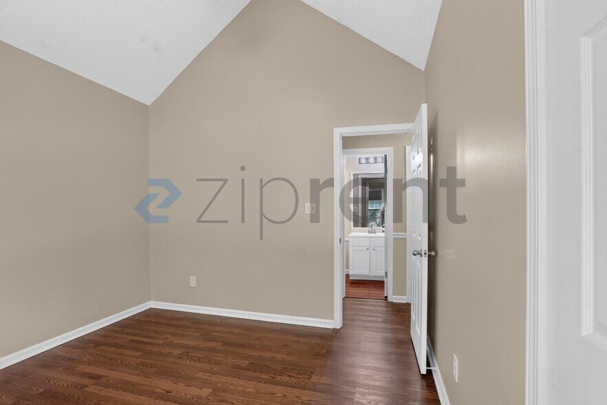 Building Photo - Unit