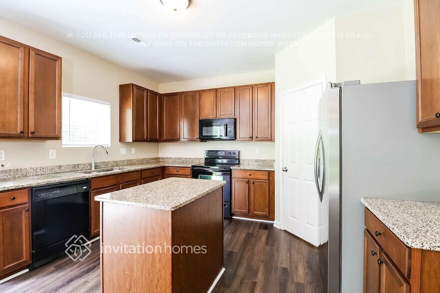 Building Photo - 7112 Bear Grass Ln
