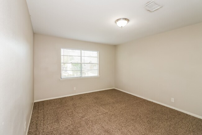Building Photo - 10530 Jaycreek Dr