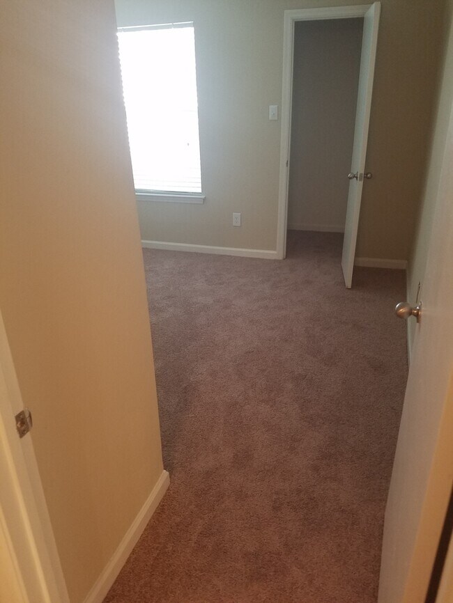 Building Photo - 10311 Willow Bend Cir