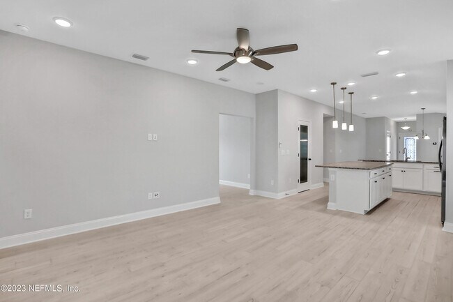 Building Photo - 212 Ruskin Dr
