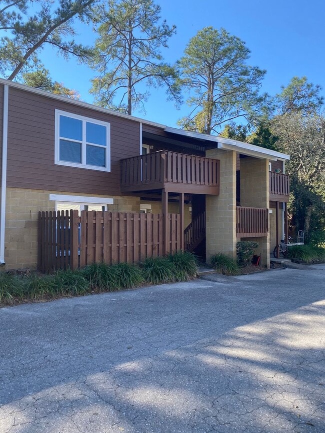 Primary Photo - 2 Bed 1.5 Bath Condo