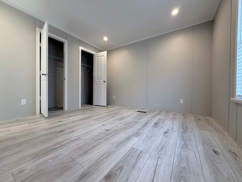 Building Photo - 709 N Collins Fwy