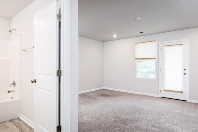 Building Photo - 1106 Shoreside Dr
