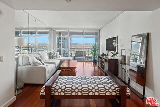 Building Photo - 13650 Marina Pointe Dr