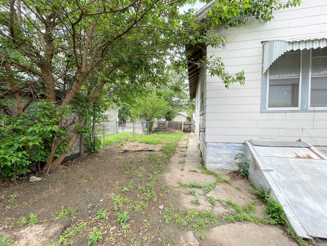 Building Photo - 3 bed 1 bath home