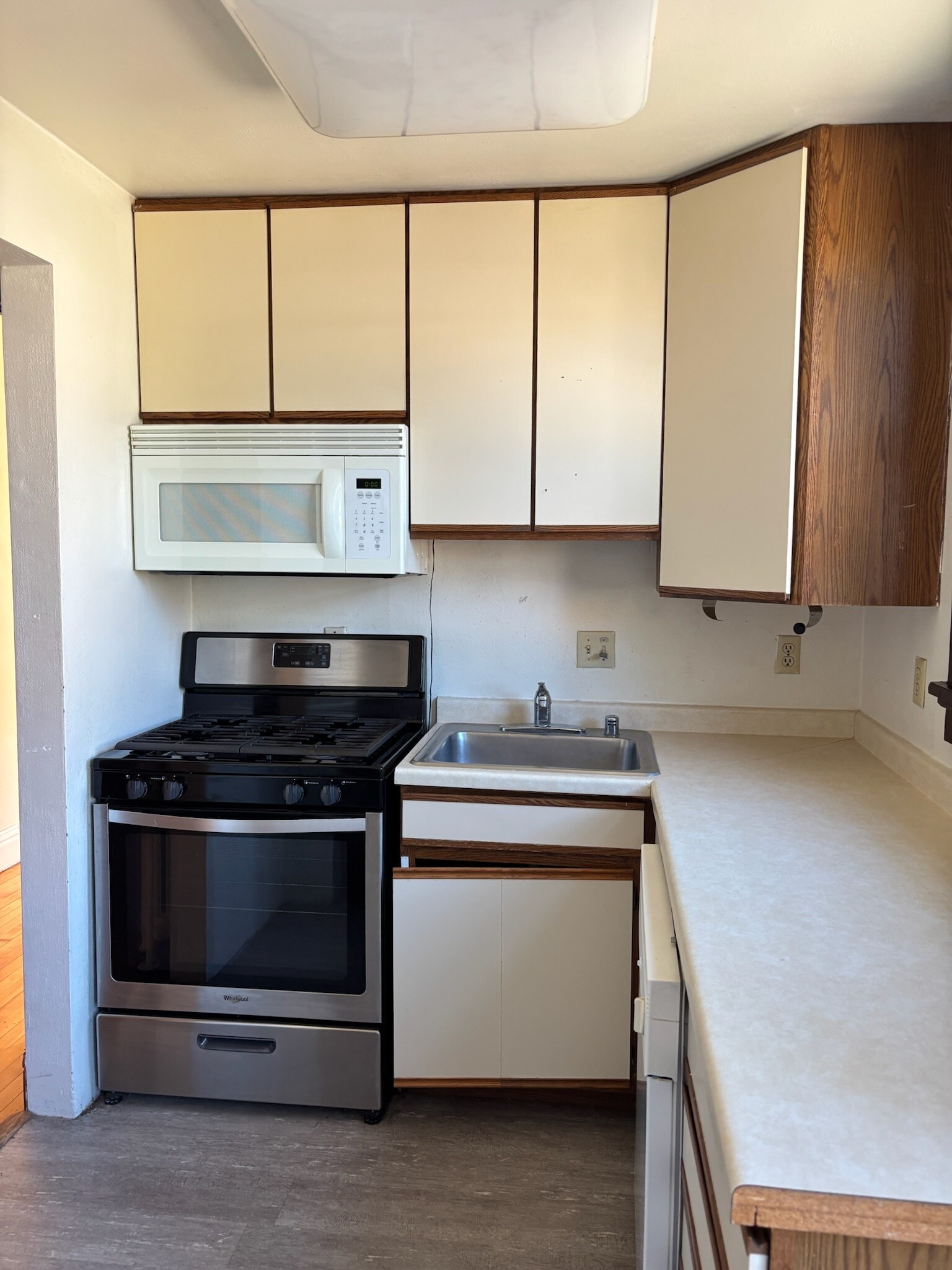 Building Photo - 612 Howard Plz