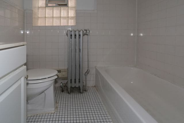 Building Photo - 533 W Roscoe St