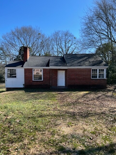 Primary Photo - 4 Ridgeway Dr