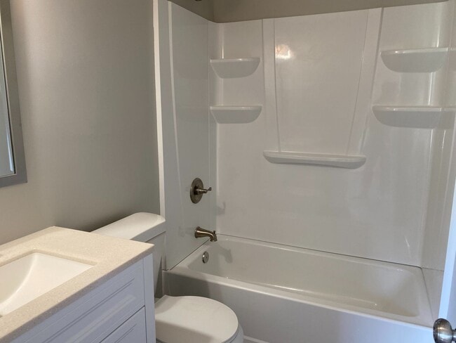 Building Photo - Charming 2-Bedroom Duplex in the Heart of ...