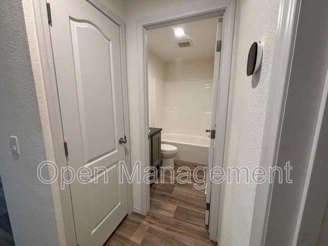 Building Photo - 700 S 12th St