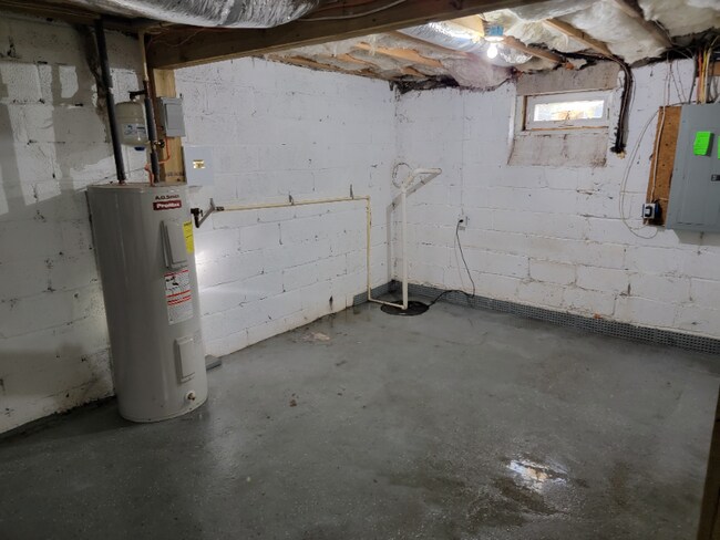 Building Photo - 815 Stoll St