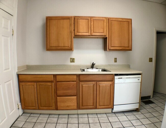 Building Photo - 1 Bed / 1 Bath on 10th Ave close to Wexner Medical Center