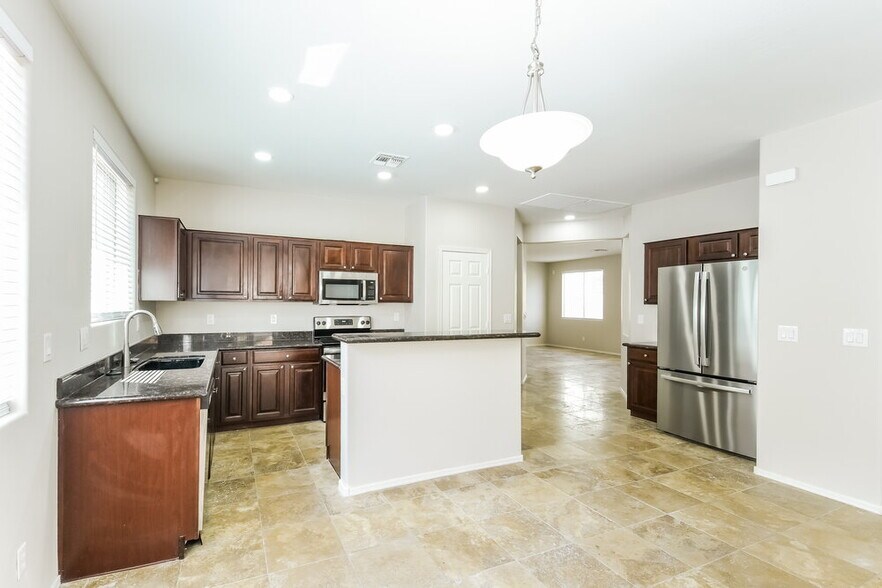 Building Photo - 2226 W Oyer Ln