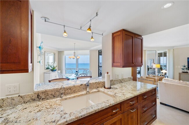 Building Photo - 4021 Gulf Shore Blvd N