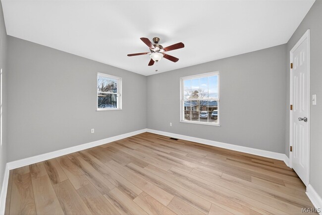 Building Photo - 264 Braeshire Dr