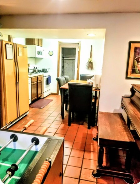 Building Photo - 892 N State Rd 149