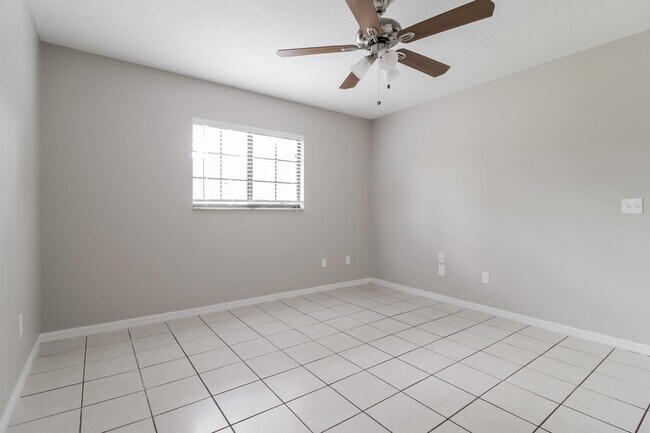 Building Photo - 431 Tropicaire Ave SW