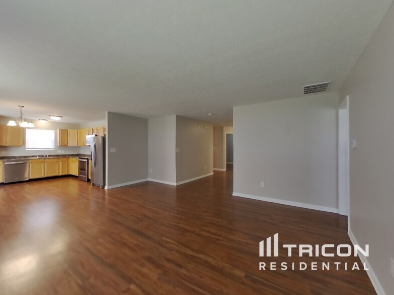 Building Photo - 8170 Dartmoth Ln