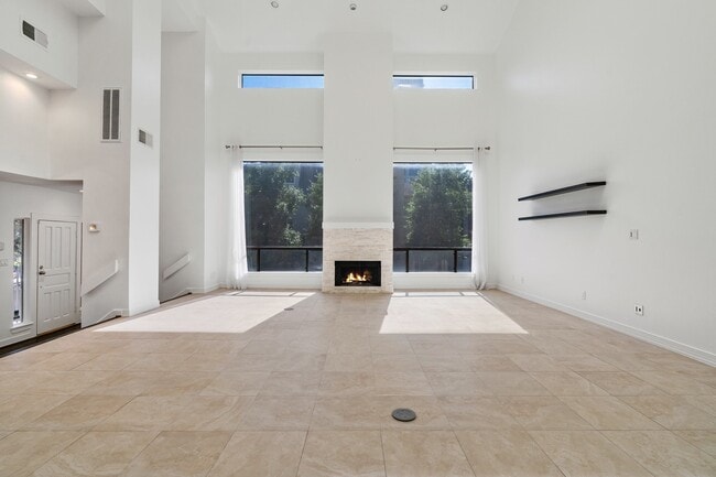 Building Photo - 5602 San Felipe St