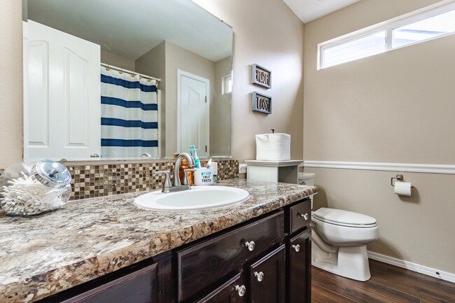 Building Photo - Modern and Updated 3bd/2b Home for Rent in...