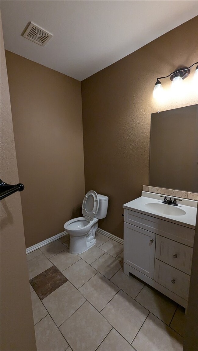 Building Photo - 1202 Christian Ave